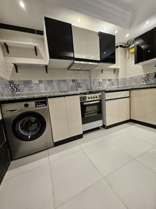 Luxury 2 Bedroom By A1 - 101 Apartment *
