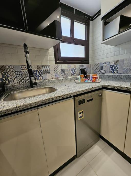 Luxury 2 Bedroom By A1 - 101 * Cairo