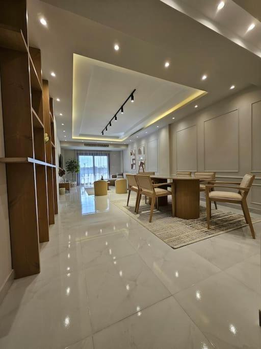 Luxury 2 Bedroom By A1 - 101 Apartment *